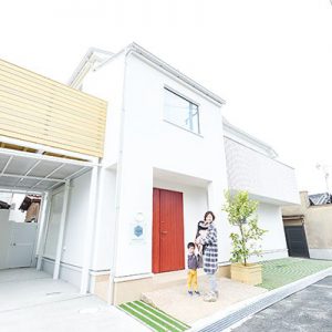 ロハスリビング駐車場